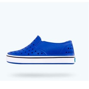 Native Miles shoes size Y1 color Victoria Blue/shell white